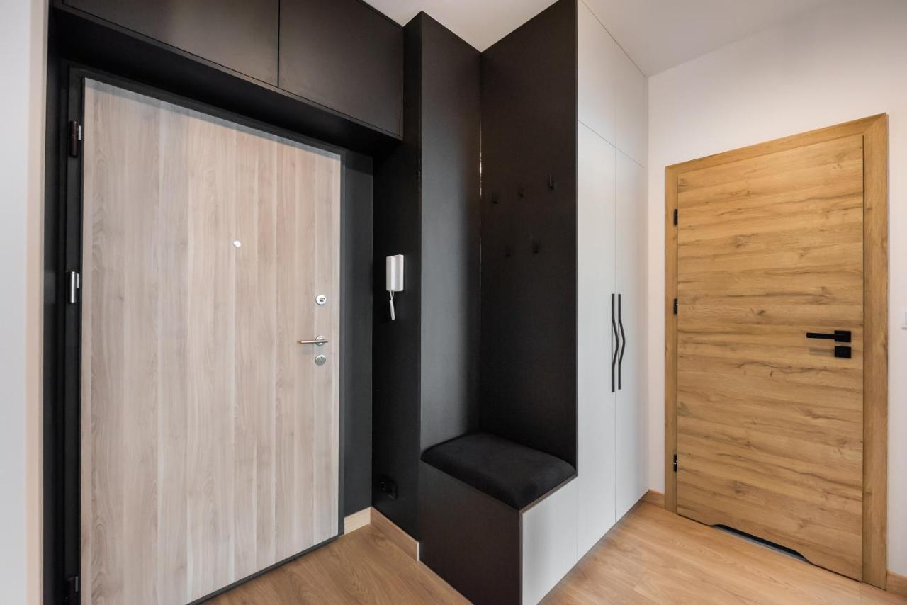 ורשה Wola Skwer Sunny Apartment מראה חיצוני תמונה