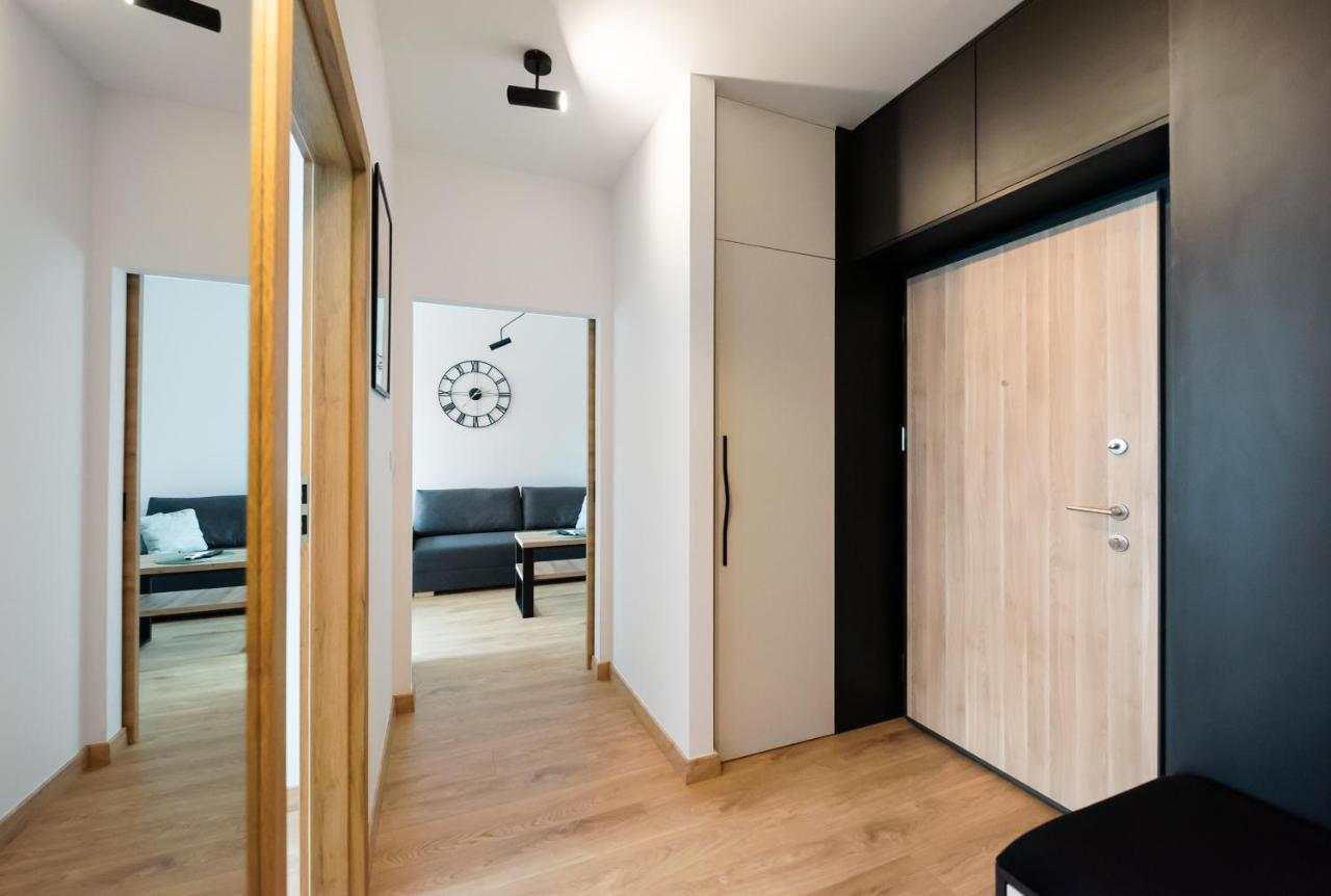 ורשה Wola Skwer Sunny Apartment מראה חיצוני תמונה