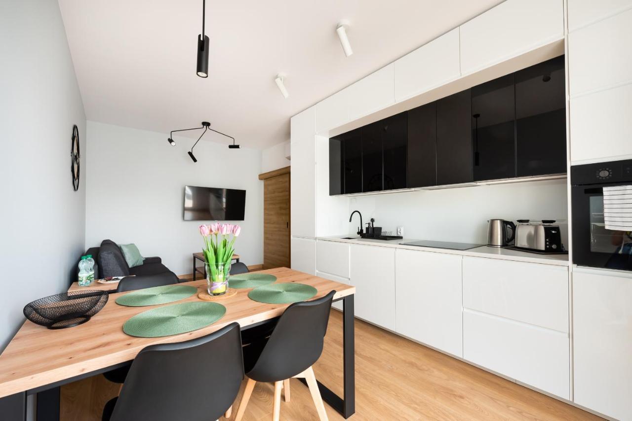 ורשה Wola Skwer Sunny Apartment מראה חיצוני תמונה