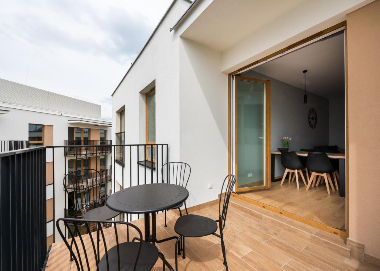 ורשה Wola Skwer Sunny Apartment מראה חיצוני תמונה