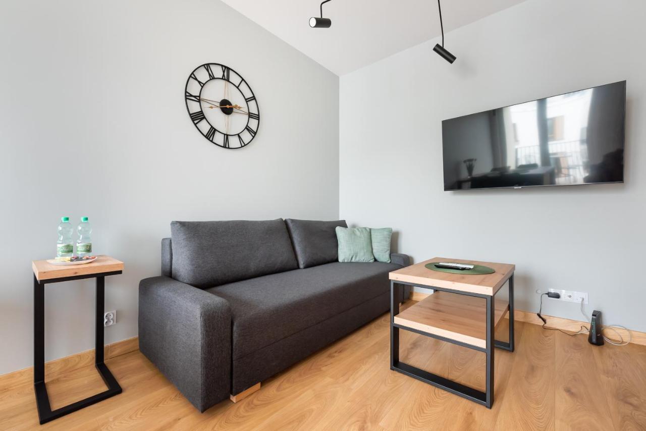 ורשה Wola Skwer Sunny Apartment מראה חיצוני תמונה